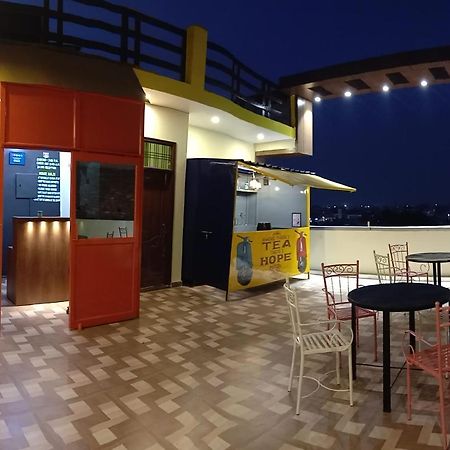 Hashtag Traveler'S Hostel Lucknow Luaran gambar