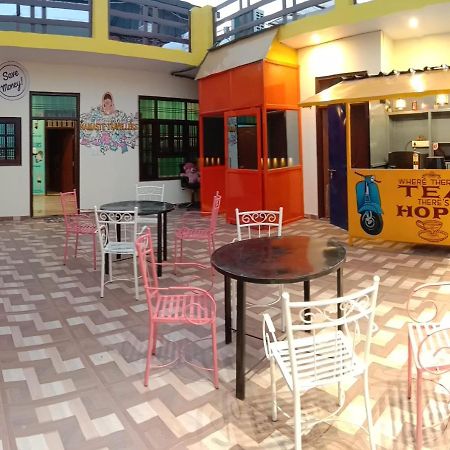 Hashtag Traveler'S Hostel Lucknow Luaran gambar