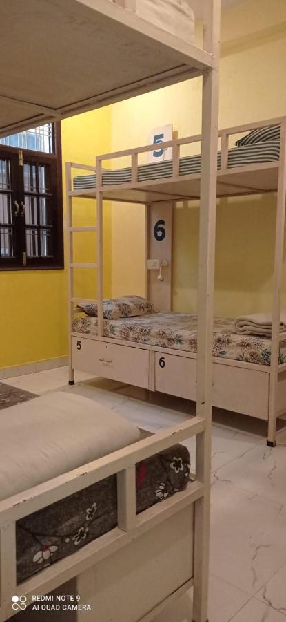 Hashtag Traveler'S Hostel Lucknow Luaran gambar
