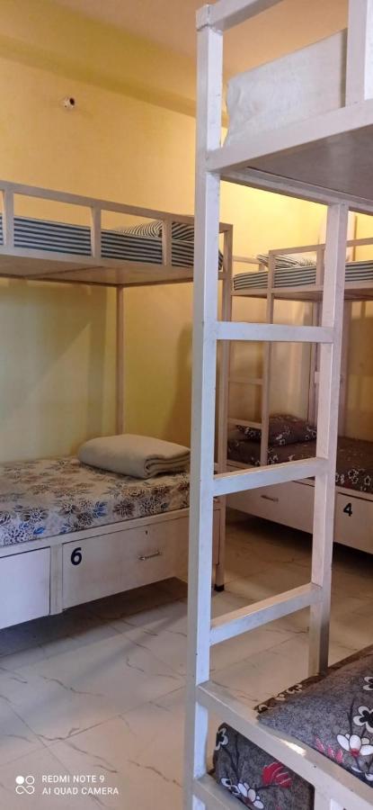 Hashtag Traveler'S Hostel Lucknow Luaran gambar