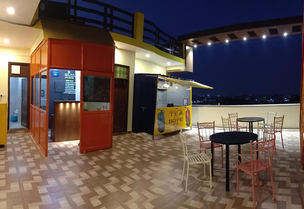 Hashtag Traveler'S Hostel Lucknow Luaran gambar