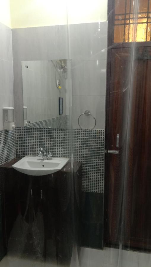 Hashtag Traveler'S Hostel Lucknow Luaran gambar