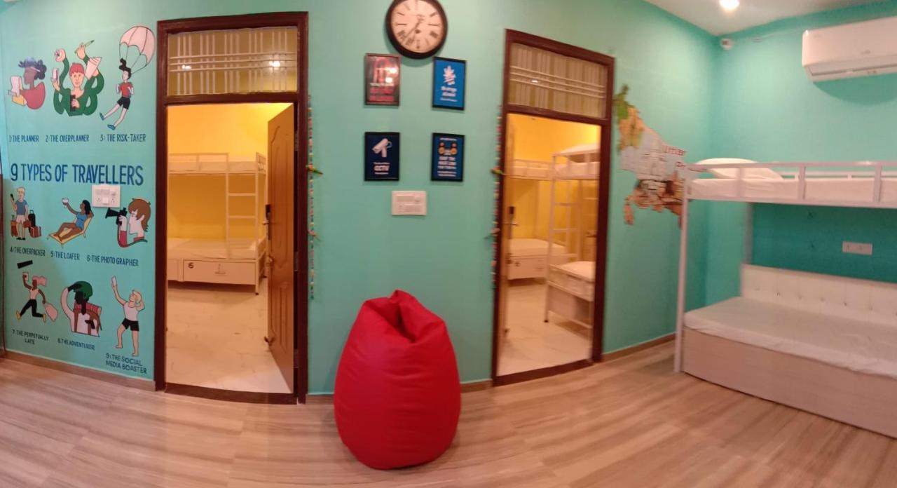 Hashtag Traveler'S Hostel Lucknow Luaran gambar