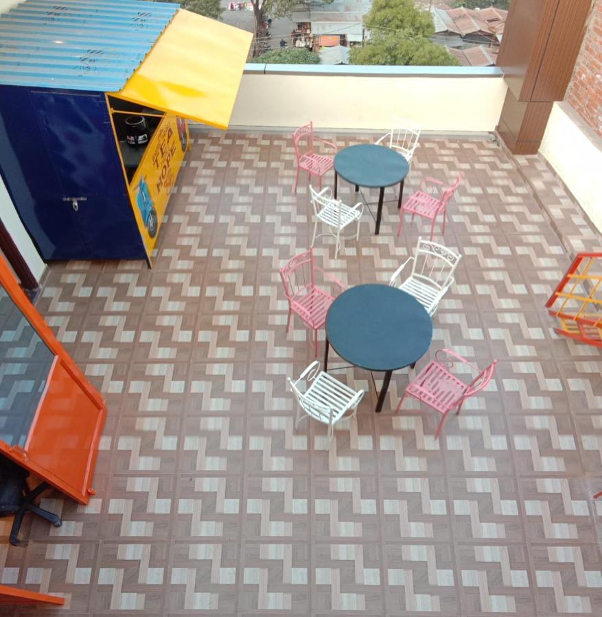 Hashtag Traveler'S Hostel Lucknow Luaran gambar